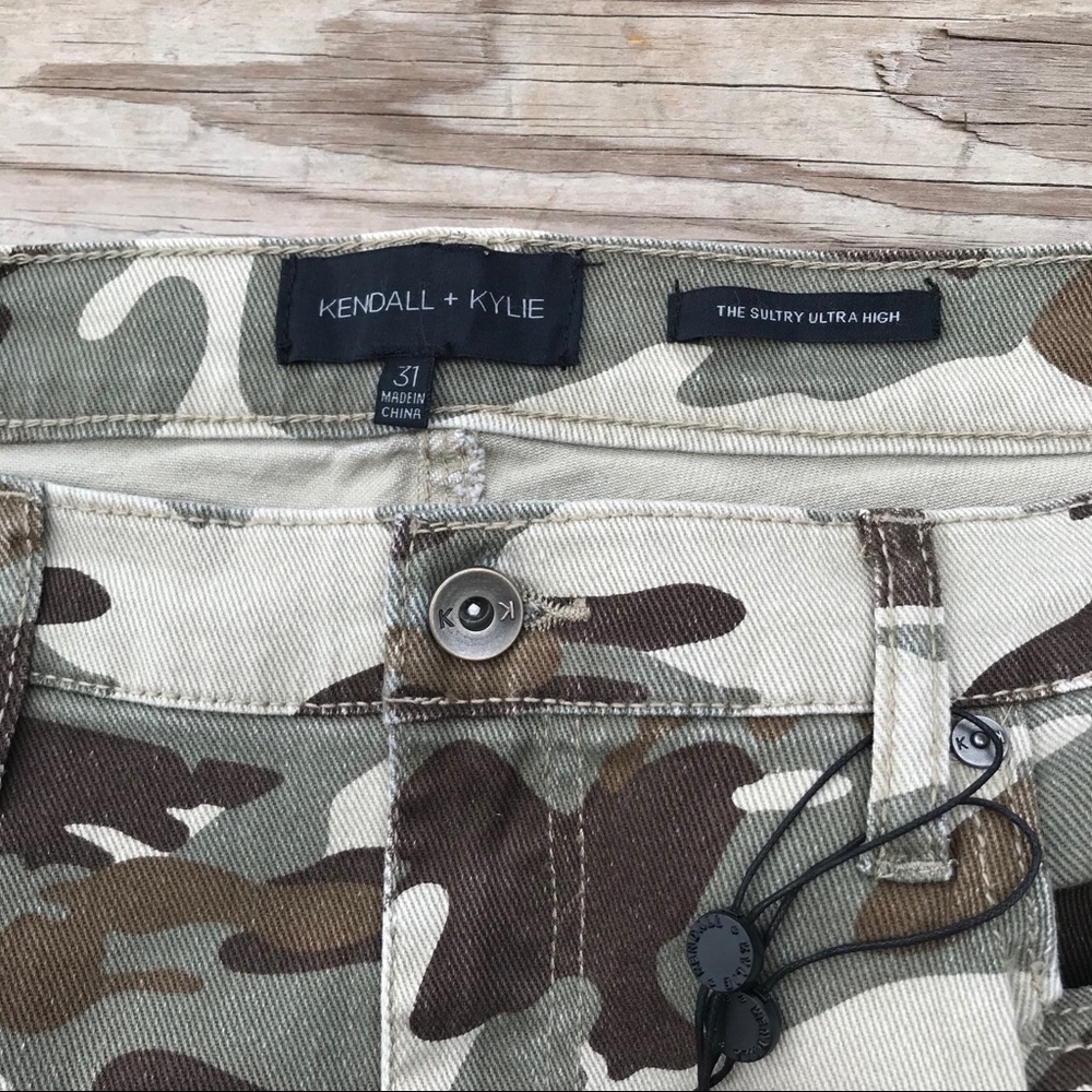 Kendall & Kylie Ulta High Rise Camo Jeans - Picture 5 of 10